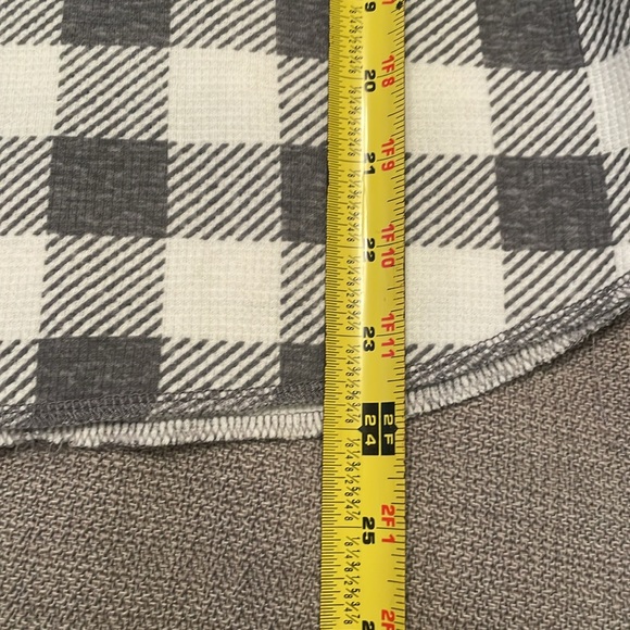 Cuddl Duds Warm Essentials Plaid Checkered Henley Thermal Top Gray White Large - Picture 8 of 9